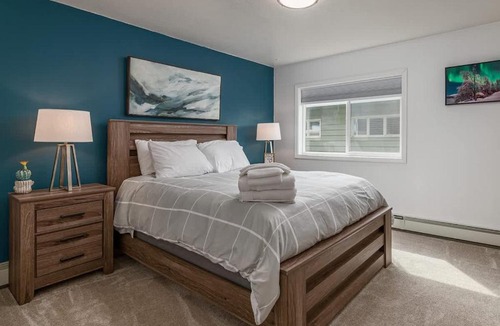 South Addition House | Bootleggers Condo 2 Bedroom Modern Condo in Heart of Downtown