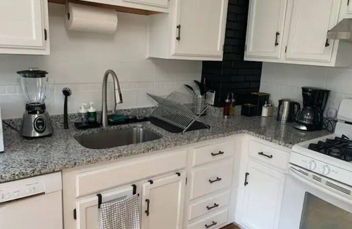 Spring Hill Condo | Boston 2bd King Bed near Harvard, MIT, subway near Boston. On-site free Parking
