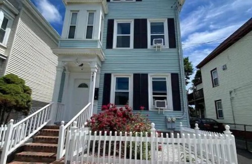 Spring Hill Condo | Boston 2bd King Bed near Harvard, MIT, subway near Boston. On-site free Parking
