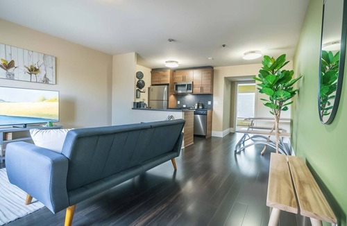 Riverside Apartment | Boulevard Stays Relaxed 1BR King Suite Near Downtown, Pool & Gym Access