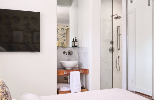 MacGregor Bed & Breakfast | Boutique Estate with Private Pool, Gardens & Designer Interiors