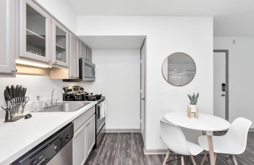 Astrodome Apartment | Boutique Oasis Smart Hub with Free Parking, Pool, Gym