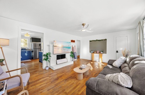 Welcome House | Boutique Wellness Retreat with Hot Tub Sleeps 5 Pets OK