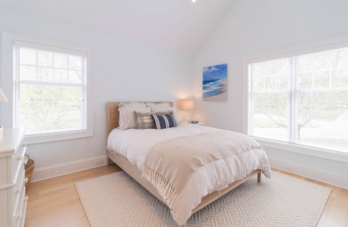 Bridgehampton House | Bridgehampton on Private Cul-de-sac overlooking pond
