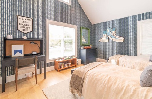 Bridgehampton House | Bridgehampton on Private Cul-de-sac overlooking pond
