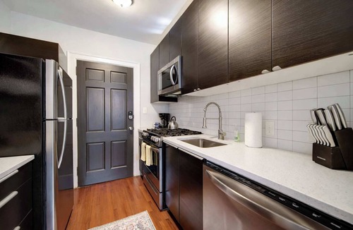 Charlotte Condo | Bright 1BR Historic Elizabeth Apartment | King Bed | Ground Floor Ease