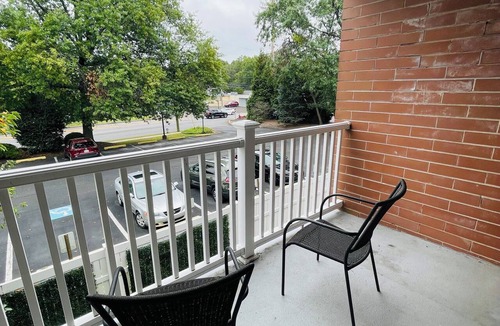 Foxcroft Square Apartment | Bright 2BR | Cherry Blossom View | Balcony