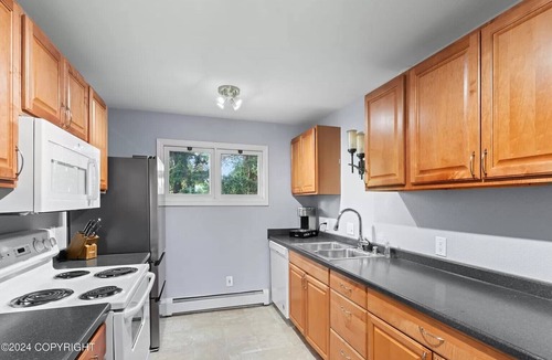 Spenard House | "Bright and Stylish Anchorage 2 - Bedroom House - "7 mins from ANC"