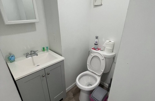 Elkins Park Apartment | Bright & Charming Studio Elkins Park Monthly Discount