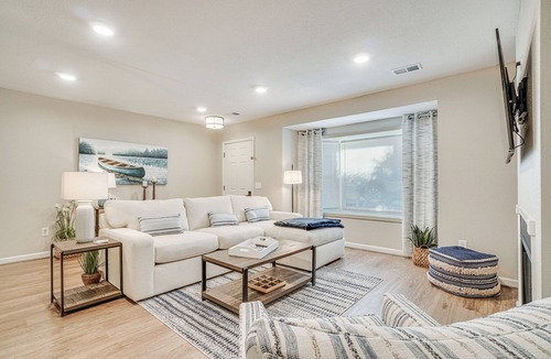 Helen Apartment | Bright Helen Cottage: Walk to Town!