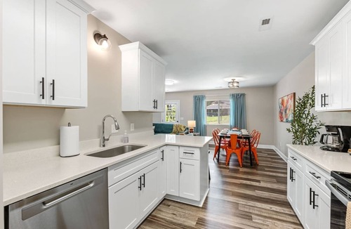 Taylors House | Bright & Modern New Home, King Beds | Sleeps 8 |10 min to Greenville & Paris Mtn