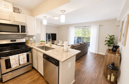 Buckhead Apartment | Bright, stylish studio in the heart of Buckhead.
