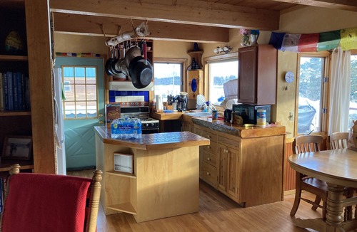 Homer House | Bungalow by Bishop's Beach! Great Beach access, Wonderful View, Family Friendly