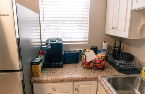 Arcadia House | Bungalow Home with EV charger - No Cleaning Fee