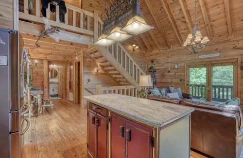Blairsville Cabin | Cabin with 3 bedrooms, game room, sunrise & mountain views!