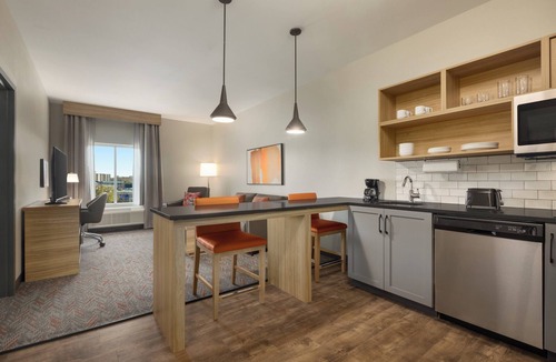 Midtown Anchorage Hotel | Candlewood Suites Anchorage Midtown by IHG