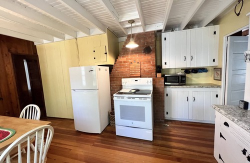 Cedar Bushes Cottage | Cape Cod Bay, charming cottage Plymouth Ma
