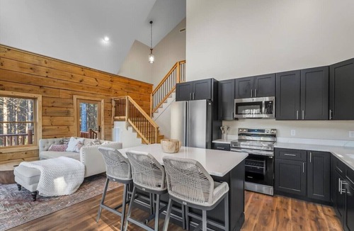 Union Mills Cabin | Carolina Chalet:Lake Lure, TIEC, Asheville Nearby!