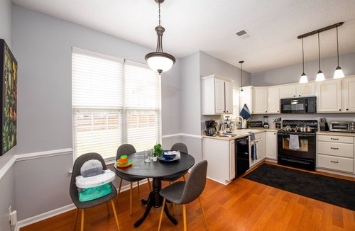 Charlotte House | Carowinds 2Miles, Fully Fenced Yard, 2,000sq ft House, 5Min Highway