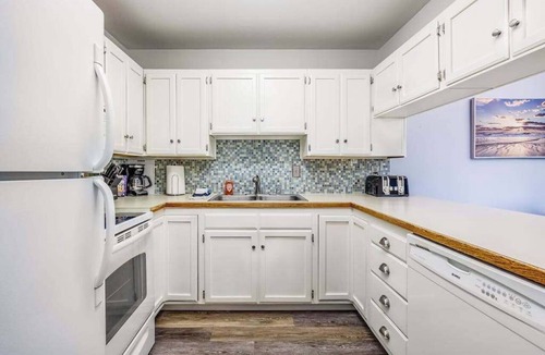 Sand Lake House | Carriage House at Ashley | Quiet 3BR | Yard
