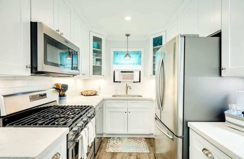 San Jacinto House | Casa Azul - 2 Blocks to Beach, Near Historic Strand, Private Yard!