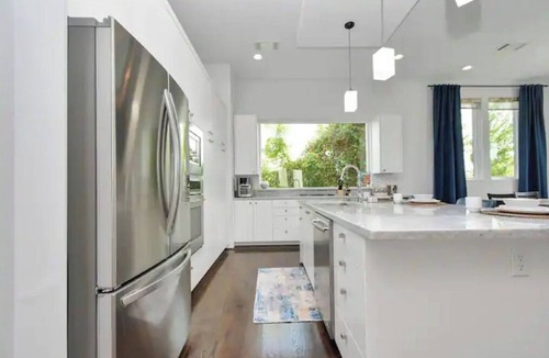 Midtown House | Casa LaBella | Downtown Skyline Views | Sleeps 10