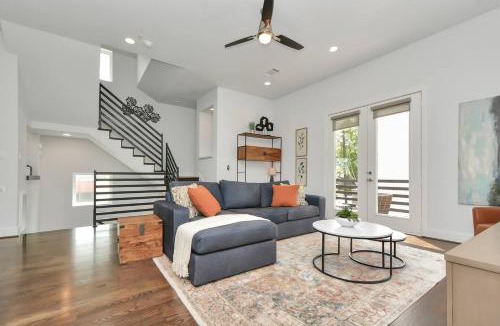 Midtown House | Casa LaBella - Downtown Skyline Views - Sleeps 10