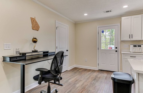 Martinez House | Casa Magnolia Augusta - 3 BR Home w/EV Charger, Sleeps 8 & Spacious Yard.