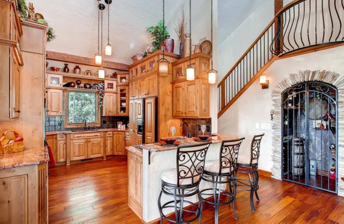 Woodland Park House | Castle with Pikes Peak Views & Hot Tub Bus. license #008672