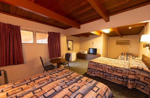 McCook Hotel | Cedar Inn