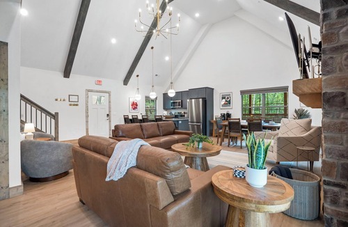 Hollister Cabin | Cedar & Sky—Ozarks Hideaway
