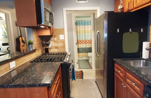 Hyde Park Condo | Central Austin - Hyde Park 1 Bed/Bath Pool WIFI Laundry. Ideal long term stay.