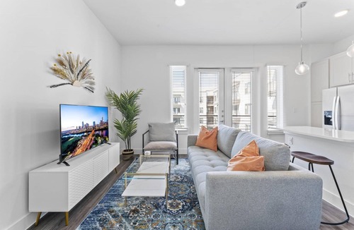 Highland Apartment | Central Hyde Park Studio Close to UT Moody Center