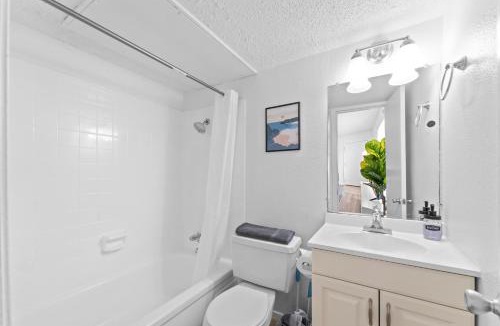 North University Apartment | Central Hyde Park suites close to UT, Moody Center, Downtown