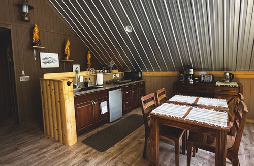 Moose Pass Cabin | Central location for touring all of Kenai Peninsula