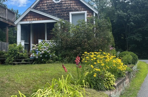 Brattleboro House | Charming 1-bedroom bungalow with AC in Brattleboro