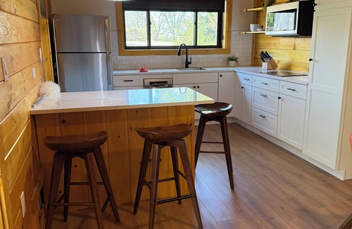 Mount Mourne House | Charming 1BR Barn Retreat – Close to Hospitals, Parks & Town in Mooresville