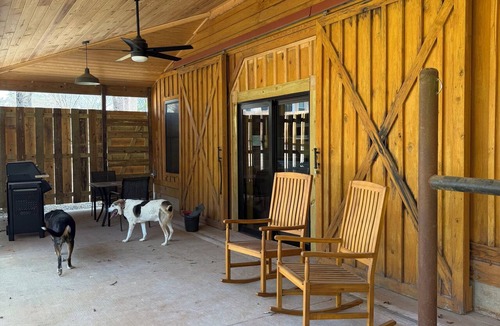 Mount Mourne House | Charming 1BR Barn Retreat – Close to Hospitals, Parks & Town in Mooresville