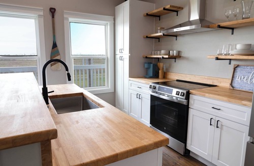 Crystal Beach House | Charming 2-bedroom house in Wonderful Bolivar Peninsula with AC, WiFi