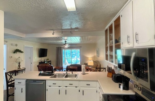 Milledgeville Apartment | Charming 2-bedroom lakeside apartment with access to beautiful Lake Sinclair.