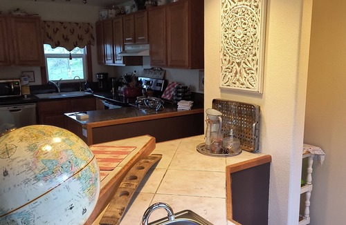Willamina Other | Charming 2-bedroom farmhouse in Willamina's relaxing countryside.