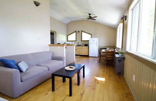 Munsonville Cottage | Charming 2-bedroom waterfront cottage in Nelson perfect for a relaxing getaway