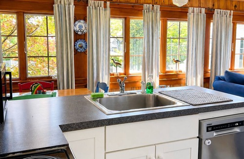 Ogunquit Apartment | Charming 2BR Carriage House Apartment near Perkins Cove
