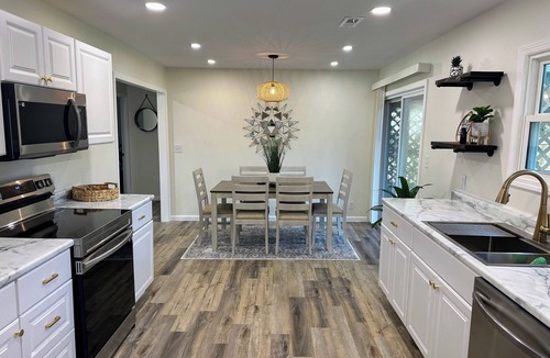 Hamilton House | Charming 2BR Cottage - Short walk to Missouri Star & Downtown Hamilton