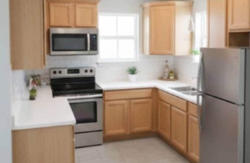 Amherst Center House | Charming 3 bed, 1 bath home with new furniture