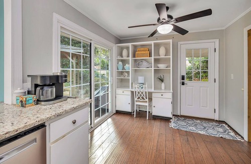 Saint Simons Heights House | Charming 3-bedroom mid island home with walking distance to Redfern Village