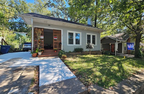 Edgewood House | Charming 3-bedroom house with AC, WiFi in terrific Atlanta, Edgewood community