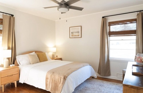 Macon House | Charming 3-bedroom house in Macon - centrally located to shopping and dining.