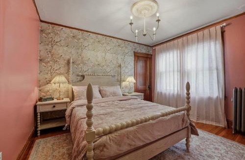 Brook Farm Apartment | Charming 3BR Boston Stay Garage EV, Pool Table