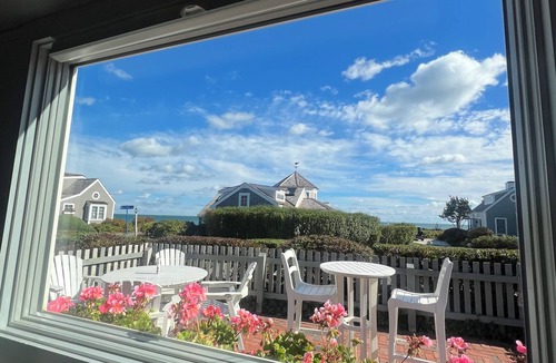 Mashpee Cottage | Charming Cape Cod Getaway - Private Beach Cottage